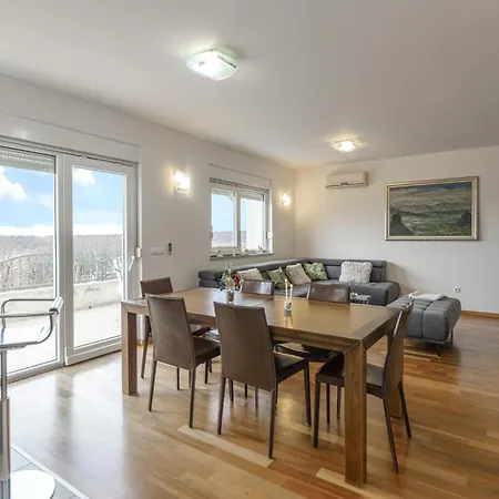 6 Bedroom In Svib