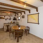 6 Bedroom In *