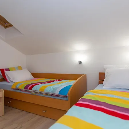 Дом отдыха 6 Bedroom In Svib