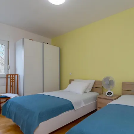 Дом отдыха 6 Bedroom In