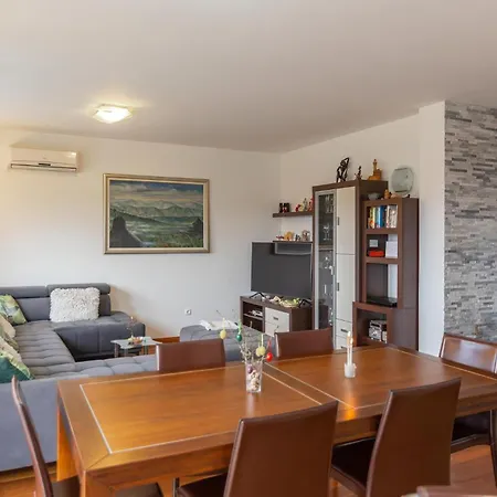 Дом отдыха 6 Bedroom In *